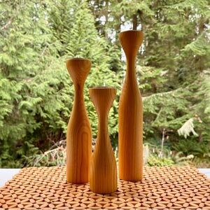 💙 SET OF THREE WOODEN SCANDI CANDLESTICK HOLDERS